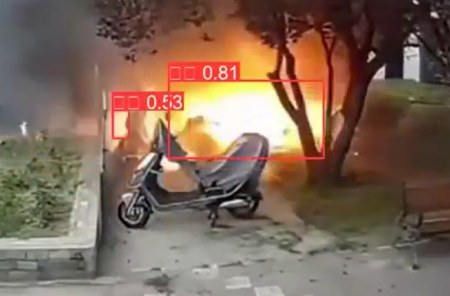 隨著科技的不斷進(jìn)步，AI人工智能已經(jīng)深入到生活的方方面面，特別是在安全監(jiān)控領(lǐng)域，AI視頻監(jiān)控已經(jīng)成為保障公共安全的重要手段。今天，我們將重點(diǎn)探討AI視頻監(jiān)控與火焰識(shí)別算法如何共同守護(hù)我們的安全，開啟智能防控新篇章。  AI視頻監(jiān)控具有強(qiáng)大的智能分析和處理能力，能夠?qū)崿F(xiàn)對(duì)監(jiān)控區(qū)域的實(shí)時(shí)監(jiān)控、目標(biāo)識(shí)別、行為分析等功能。而火焰識(shí)別算法則是AI視頻監(jiān)控的重要應(yīng)用之一，通過對(duì)監(jiān)控畫面中的火焰特征進(jìn)行識(shí)別和分析，及時(shí)發(fā)現(xiàn)火情，為滅火救援爭(zhēng)取寶貴時(shí)間。  火焰識(shí)別算法采用了先進(jìn)的計(jì)算機(jī)視覺技術(shù)和深度學(xué)習(xí)算法，能夠在復(fù)雜的監(jiān)控畫面中準(zhǔn)確識(shí)別火焰特征。一旦檢測(cè)到火焰，系統(tǒng)會(huì)立即觸發(fā)報(bào)警，將火情信息實(shí)時(shí)推送給相關(guān)人員，實(shí)現(xiàn)快速響應(yīng)。  除了火災(zāi)防控，AI視頻監(jiān)控和火焰識(shí)別算法在工業(yè)生產(chǎn)、森林防火、古建筑保護(hù)等領(lǐng)域也具有廣泛應(yīng)用。它們不僅可以提高安全監(jiān)控的效率和準(zhǔn)確性，還能有效降低人力成本，實(shí)現(xiàn)智能化、自動(dòng)化的安全管理。  總之，AI視頻監(jiān)控與火焰識(shí)別算法的結(jié)合，為公共安全防控帶來了革命性的變革。未來，隨著技術(shù)的不斷創(chuàng)新和完善，AI視頻監(jiān)控將在更多領(lǐng)域發(fā)揮重要作用，為我們的生活和工作提供更加安全、便捷的環(huán)境。